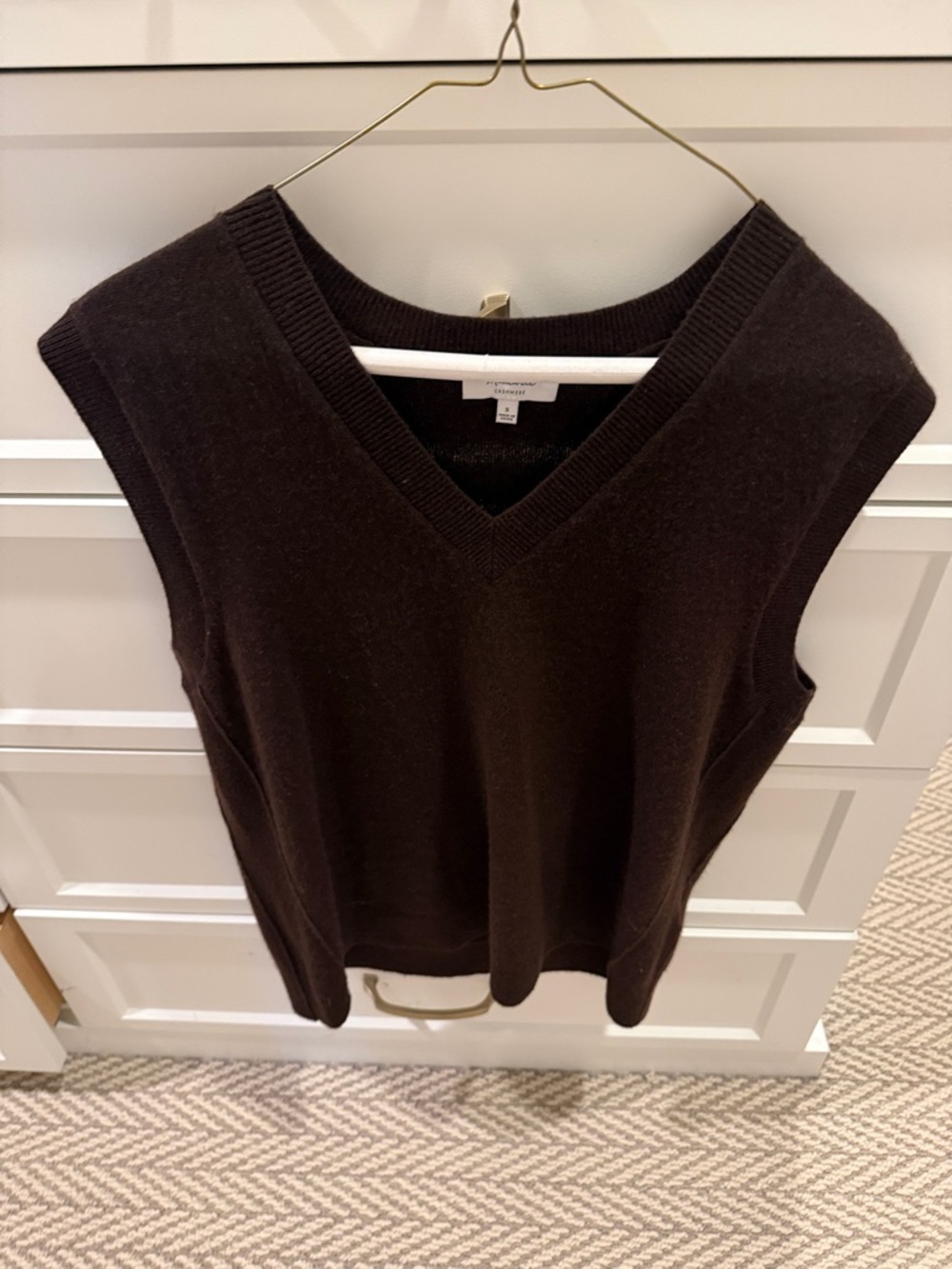 Madewell cashmere Sleeveless V-Neck Knit Vest in Dark Brown